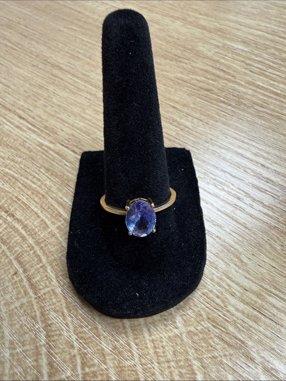10k Gold Ring with Tanzantoe Purple Stone - size 8
